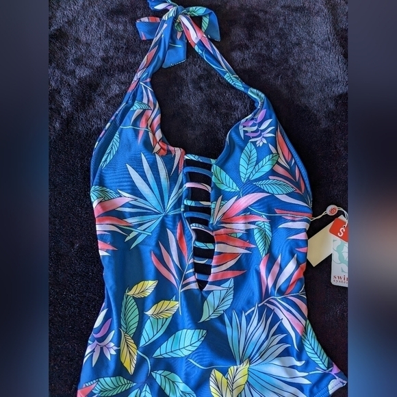 One Piece Swim Suit - Picture 6 of 9